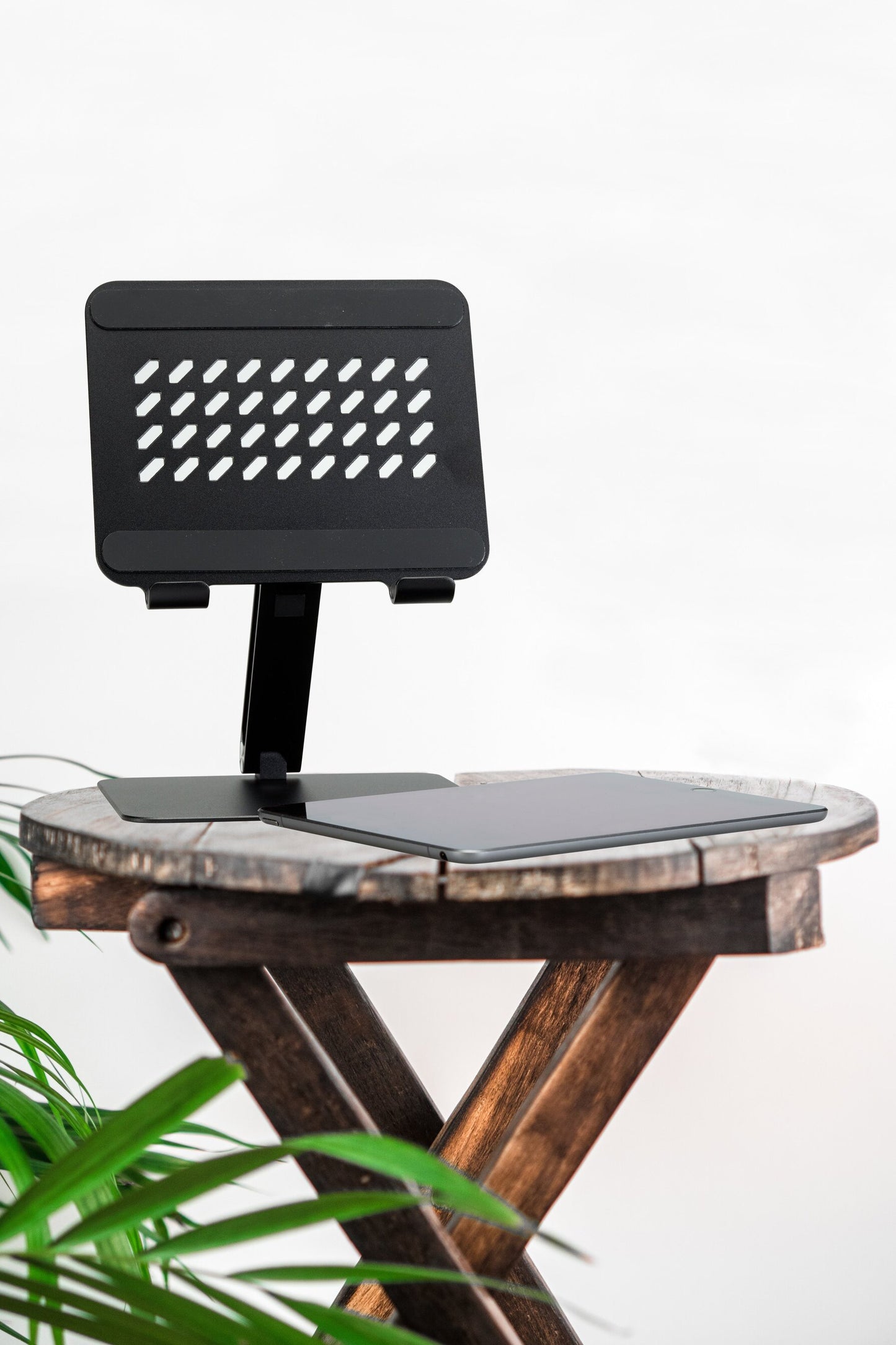 Tablet Stand (Anodized + Polished Black Aluminum)